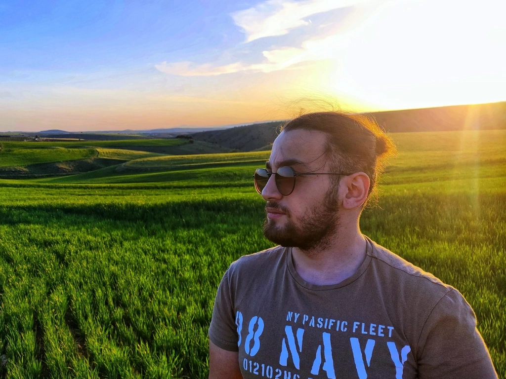 Ahmet Karadaş - Dijital Ürün Tasarımcısı ve Yazılım Mimarı Profil Fotoğrafı